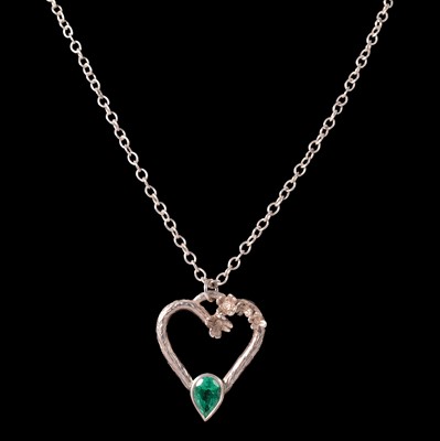 Lot 251 - An emerald set heart shape pendant on a chain.