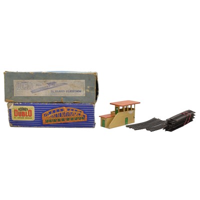 Lot 282 - Hornby Dublo and Fleischmann model railwsays