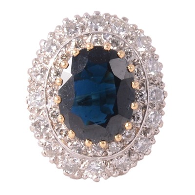 Lot 6 - A large sapphire and diamond cluster ring.