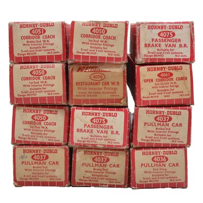 Lot 240 - Small quantity of Hornby Dublo model railway