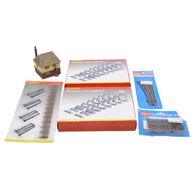 Lot 150 - Large mixed quantity of OO gauge model railway