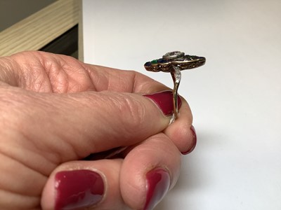 Lot 20 - An Art Deco diamond ring with emerald and sapphire surround.