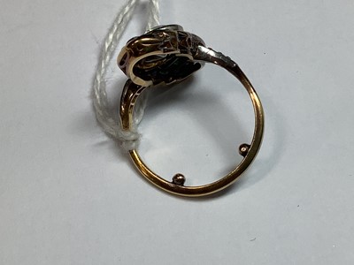 Lot 20 - An Art Deco diamond ring with emerald and sapphire surround.