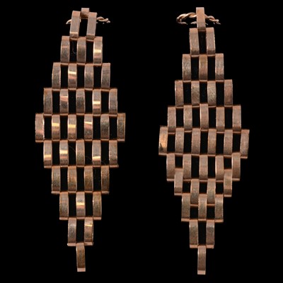 Lot 190 - A pair of 9 carat yellow gold link drop earrings.