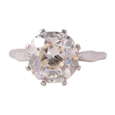 Lot 56 - A diamond solitaire ring.