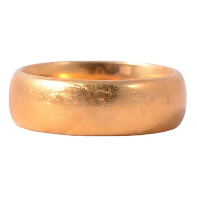 Lot 152 - A 22 carat gold wedding band.