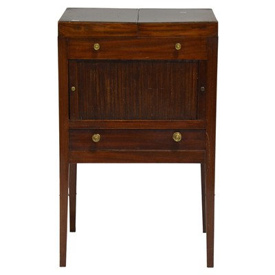 Lot 490 - Georgian mahogany dressing table