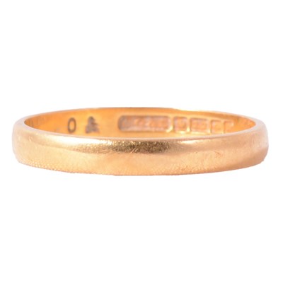 Lot 155 - A 22 carat gold wedding band.