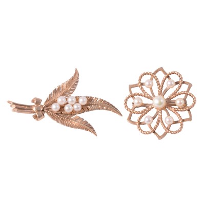 Lot 219 - Two 9 carat yellow gold cultured pearl set brooches.