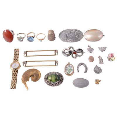 Lot 535 - A collection of yellow metal, silver and costume jewellery.