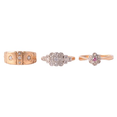 Lot 135 - Three gemset rings.