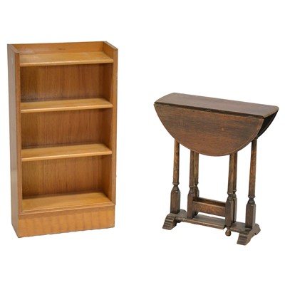 Lot 503 - Light oak open bookcase and an oak gateleg table
