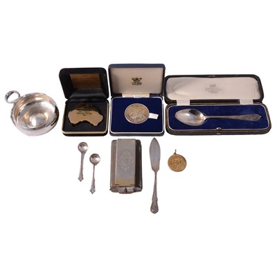 Lot 293 - Small sIlver with snake hoop handle, silver spoon, and other wares