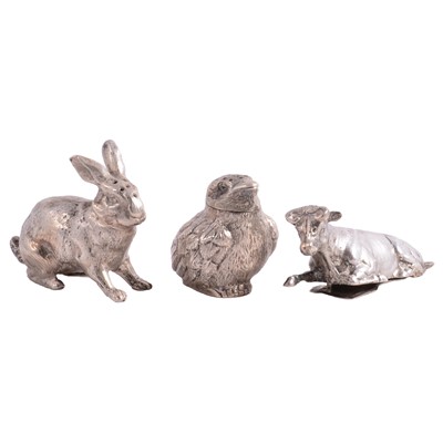 Lot 111 - Two silver novelty animal pepperettes and a silver cow snuff box