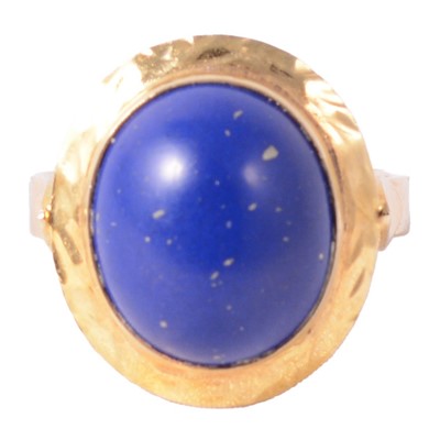 Lot 126 - A lapis lazuli ring.