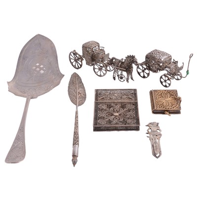 Lot 183 - Continental silver serving slice, white metal filigree objects