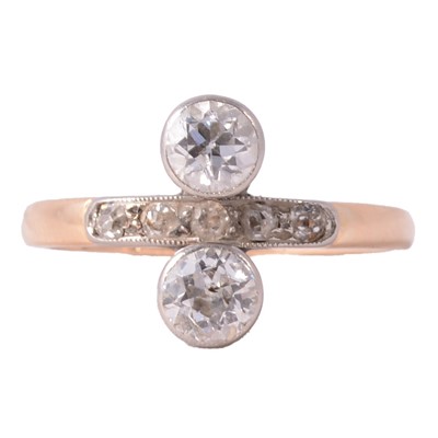 Lot 69 - A diamond ring.
