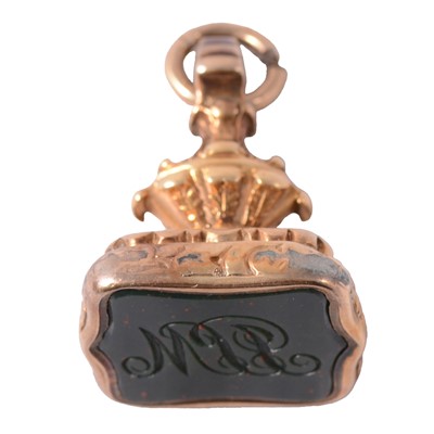 Lot 360 - A yellow metal seal set with a bloodstone.