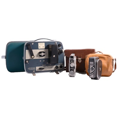 Lot 132 - A small assortment of cameras and equipment