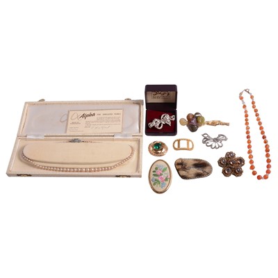 Lot 548 - A collection of costume jewellery.