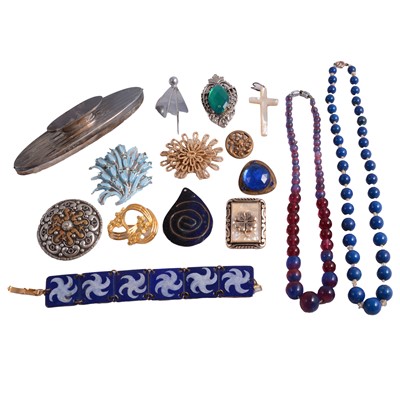 Lot 549 - A collection of costume jewellery.