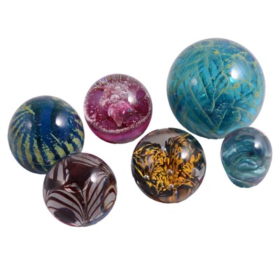 Lot 53 - Thirteen Art Glass paperweights, including Mdina, Selkirk Glass, and Adrian Sankey