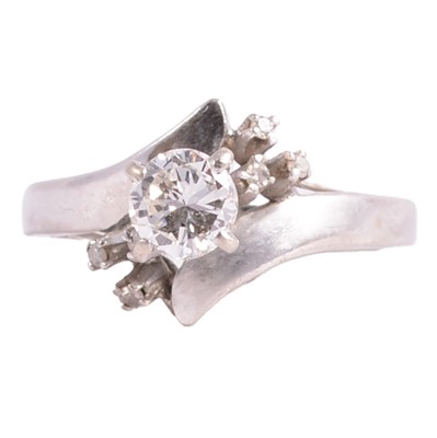 Lot 61 - A diamond solitaire ring.