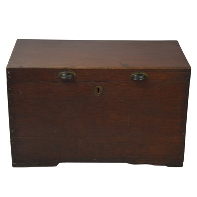 Lot 368 - Small oak chest