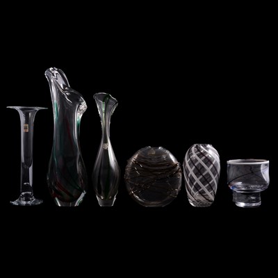 Lot 73 - Eight decorative Art Glass vases