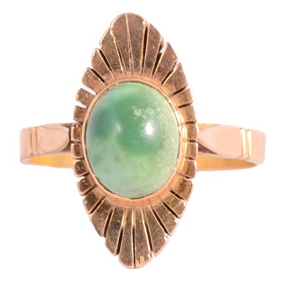 Lot 29 - A yellow metal ring set with an opaque green stone.