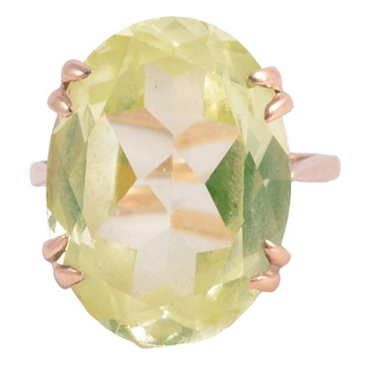 Lot 28 - A synthetic green spinel dress ring.