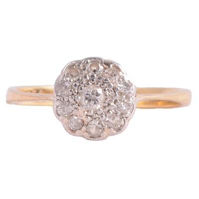 Lot 92 - A diamond cluster ring.
