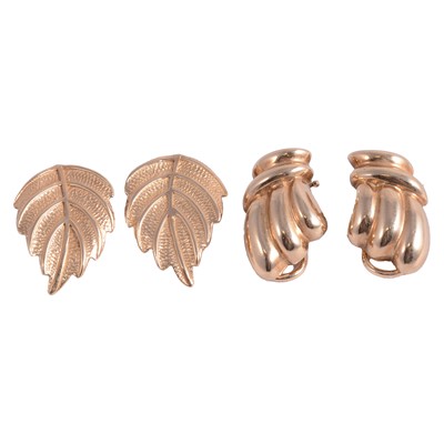 Lot 191 - A pair of 9 carat yellow gold earclips, and a pair of yellow metal earclips.