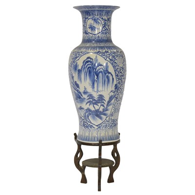 Lot 12 - Modern Chinese large decorative blue and white vase