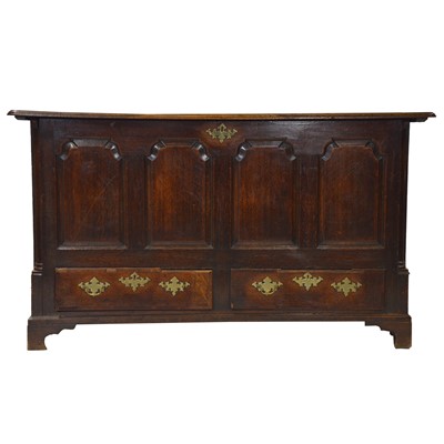 Lot 364 - Large oak mule chest