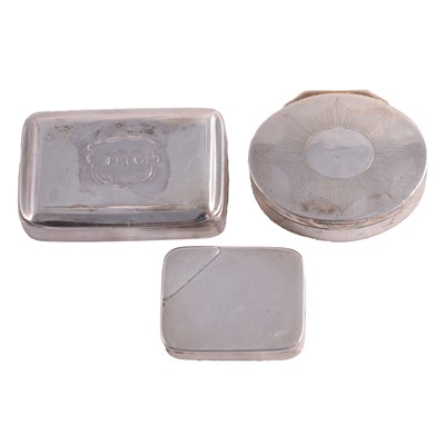 Lot 114 - Two silver snuff boxes and a vinaigrette