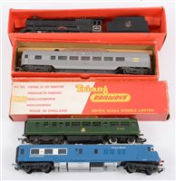 Lot 1035 - 00 gauge railways, Tri-ang locomotives, wagons,...