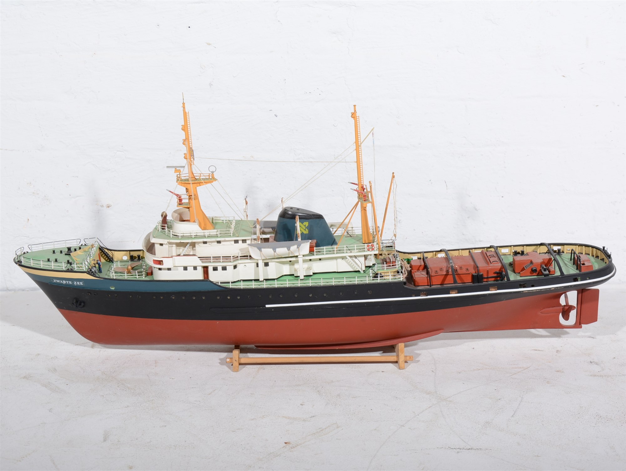 Lot 1059 - A scale model boat of the ''Zwarte Zee'',