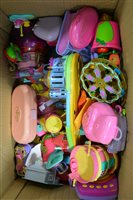 Lot 1357 - Polly Pocket toys; a large quantity of little...