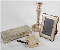 Lot 436 - A tray of silver-plated and glass photograph...