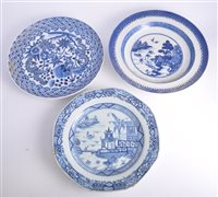 Lot 60 - Chinese blue and white export porcelain...