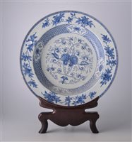 Lot 4 - Chinese blue and white export porcelain...