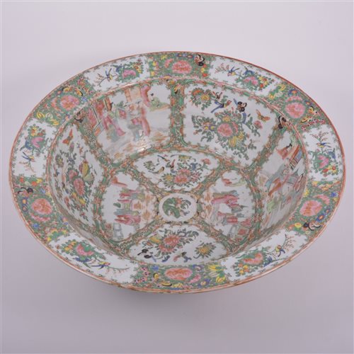Lot 11 - Large Cantonese circular basin, with a broad...