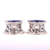 Lot 92 - Pair of Victorian silver 'dish ring' salts,...