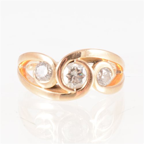 Lot 8 - Cathy Stephens - A diamond three stone ring,...