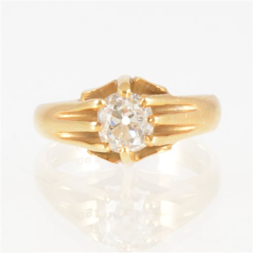 Lot 21 - A diamond solitaire ring, the old brilliant...
