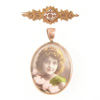 Lot 287 - Victorian gold brooch and photographic...