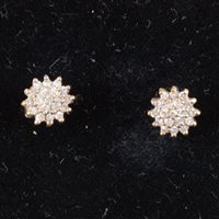 Lot 283 - A pair of small diamond cluster earstuds,...