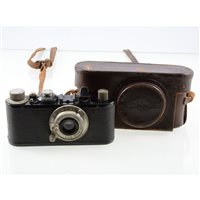 Lot 357 - Leica camera, black case, No.145719, Leitz...