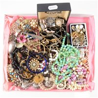 Lot 216 - A tray of vintage costume jewellery, paste...